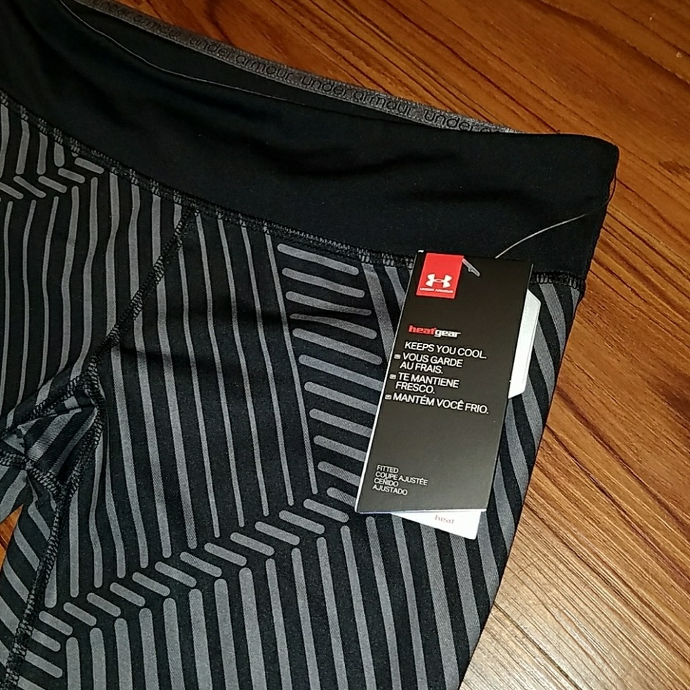 NWT Under Armour Crop Length Tights - Picture 3 of 4